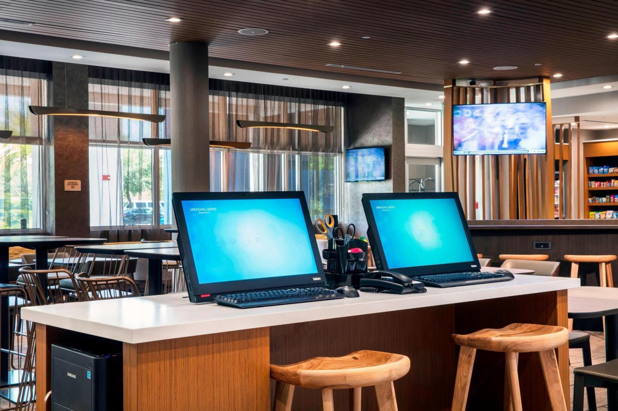 Springhill Suites By Marriott Miami Doral Exterior photo