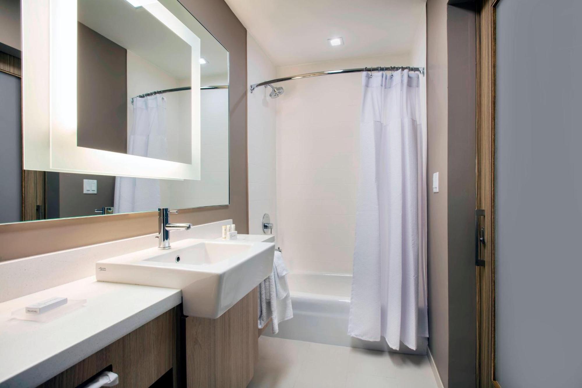 Springhill Suites By Marriott Miami Doral Exterior photo