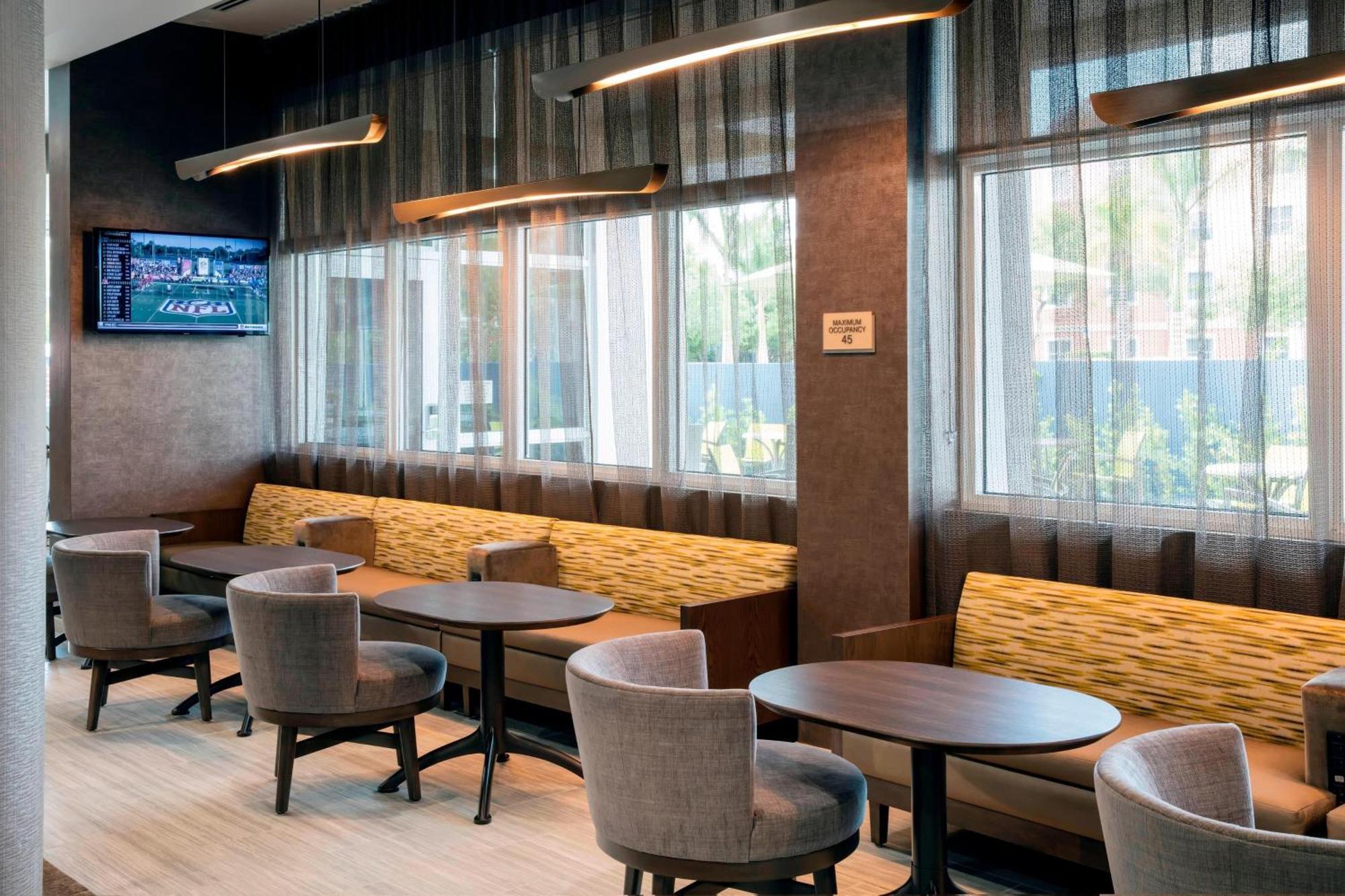 Springhill Suites By Marriott Miami Doral Exterior photo