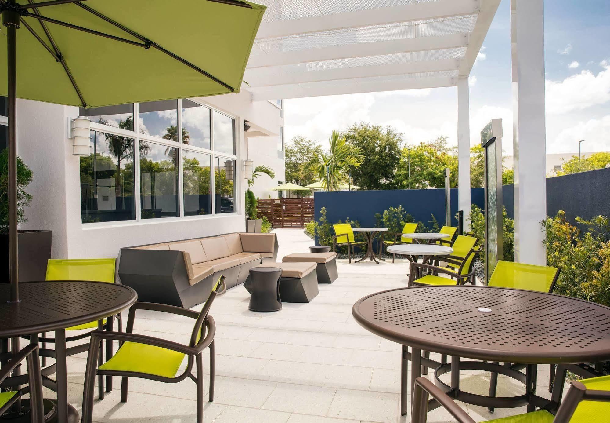 Springhill Suites By Marriott Miami Doral Exterior photo